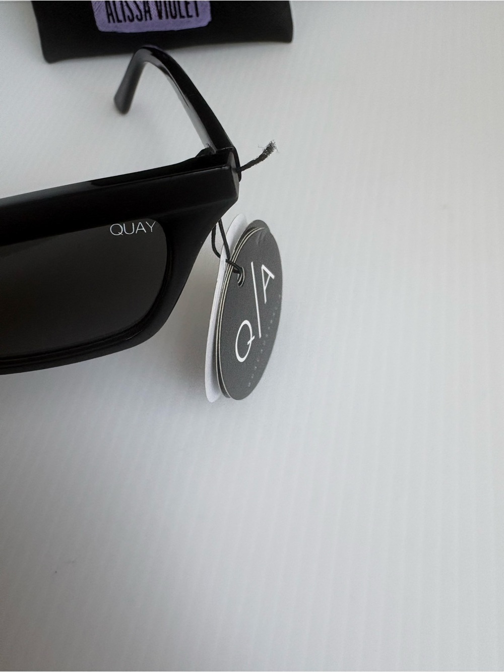 Quay Australia Alissa Violet Black cat eye Sunglasses NWT - Picture 2 of 8